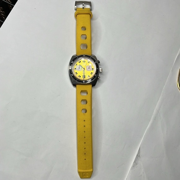 Zodiac Sea Dragon 100m Chronograph Diver Yellow Dial Yellow Rubber Swiss Watch - Picture 3 of 10